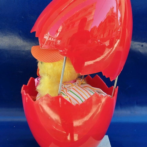 El Greco Easter egg plastic with chick used