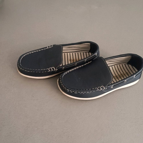 Junior children's moccasins navy blue like new, size 33