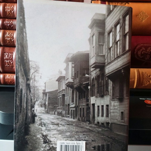 Istanbul Orhan Pamuk like new, city and memories