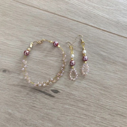 Jewelry set with pink crystal beads like new