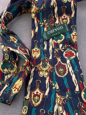 Tie in like new condition