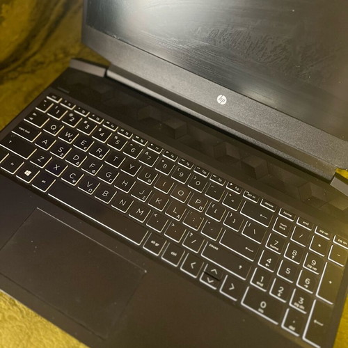 HP Pavilion 15 Laptop like new with accessories