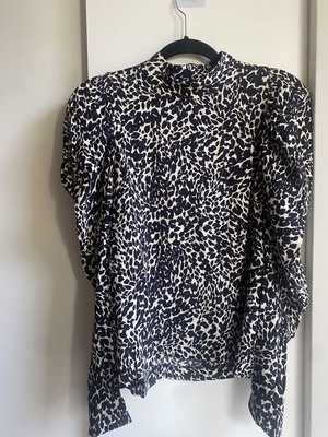 Zara women's leopard print blouse like new, black and white