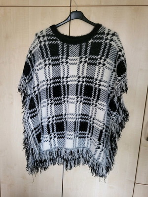 Checked poncho like new, one size, black