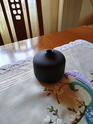Ceramic vase like new, small size, dark anthracite