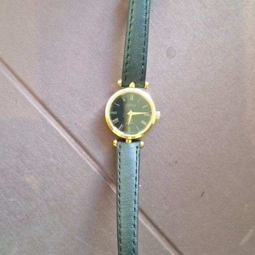 Gucci women's wristwatch vintage, like new, black and gold