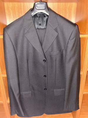 Bertolucci men's suit No 54 black pinstripe used