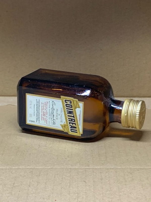 Μπουκαλάκι Cointreau κουαντρό συλλεκτικό 20 ετών σαν καινούργιο