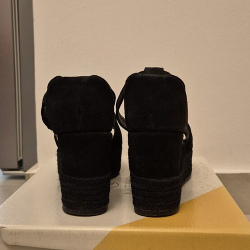 Black suede platform sandals size 39 used, medium heel