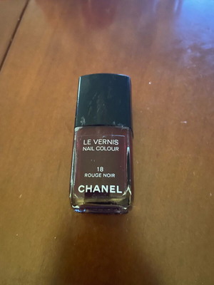 Chanel Rouge Noir nail polish like new