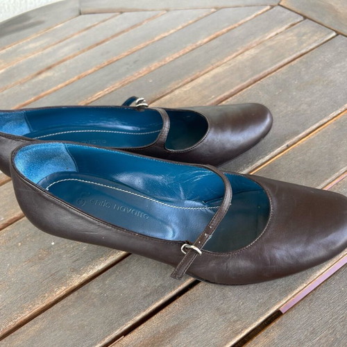 Petridis leather brown pumps with strap size 40 like new