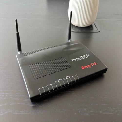 Draytek Vigor 2912n Dual-WAN VPN router used with Wi-Fi and advanced security features