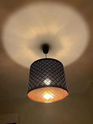 IKEA NYMÖ φωτιστικό οροφής σαν καινούργιο, μαύρο με μπρούτζινο εσωτερικό