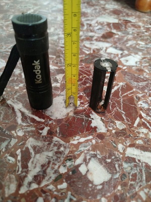 Φακός Kodak μεταχειρισμένος με σκουριά στο σημείο μπαταριών
