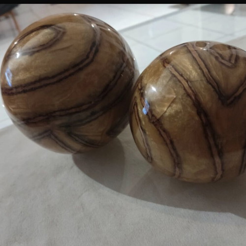 Decorative balls like new, set of 2 pieces