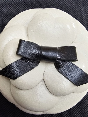 Leather brooch like new