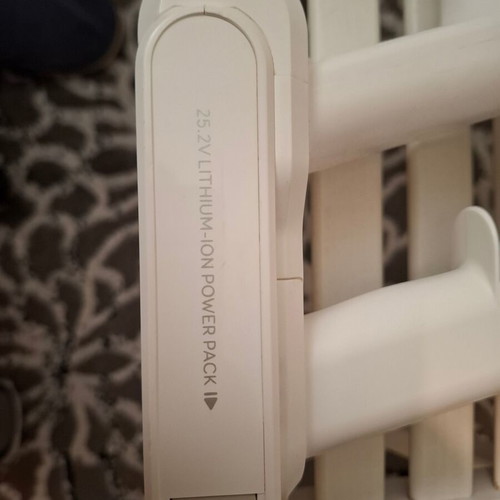 Eufy HomeVac S11 Reach rechargeable 2-in-1 stick & handheld vacuum 25.2V white used