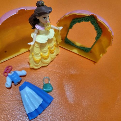 Disney Little Princess Sleeping Beauty with House and Accessories new