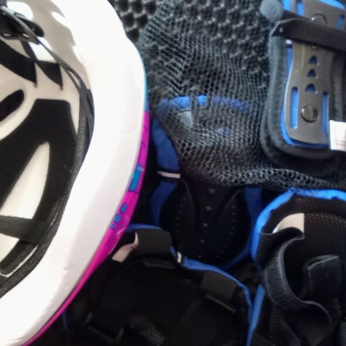 Skate Roller set used, knee pads and helmet, 2020