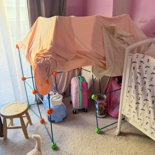 Children's assembly tent like new