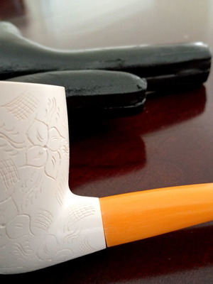 Meerschaum pipe new, hand-carved with floral design