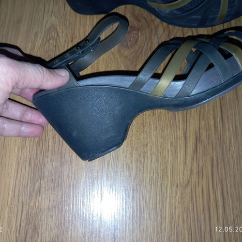 Crocs Huarache Platform sandals like new, size 39