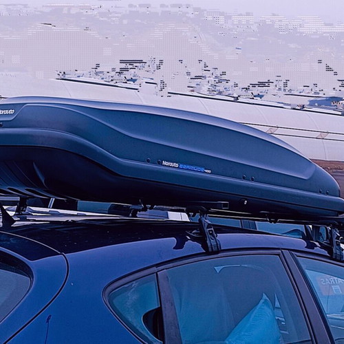 Norauto Bermude 400 roof box with Seat Leon roof bars