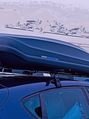 Norauto Bermude 400 roof box with Seat Leon roof bars