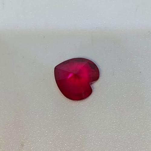 Lab-created heart-shaped ruby like new, excellent 1cm cut