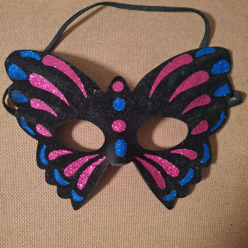Mask carnival accessory like new