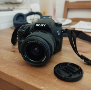 Sony SLT-A58 με φακό 18-55mm SAM II + τσάντα + φορτιστής + μπαταρία