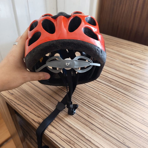 Catlike helmet like new, lightweight and durable