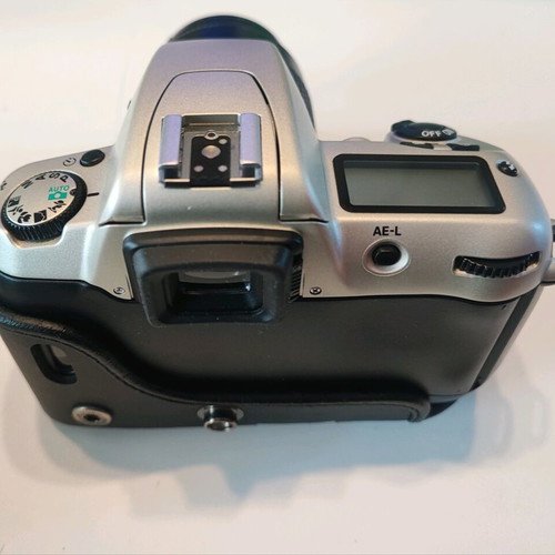 Nikon F60 camera set like new with 2 lenses and 2 flashes