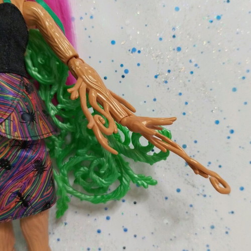 Monster High Teresa Thornwillow doll used, incomplete