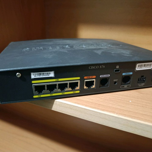 Cisco 800 router used desktop with 4-port Ethernet switch