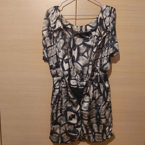 Romeo & Juliet Couture short dress black gray silver like new Size Large