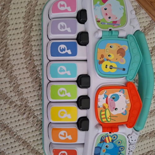 Children's piano with sounds like new condition