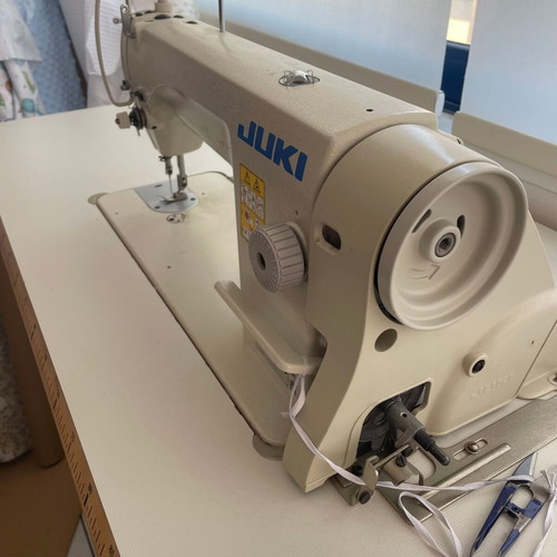 JUKI DDL-8700 Monoveline Sewing Machine like new, direct-drive motor