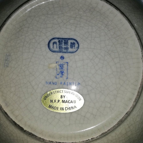 Decorative plate like new 22 x 22