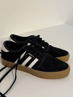 Adidas sneakers size 39.5 like new black and white