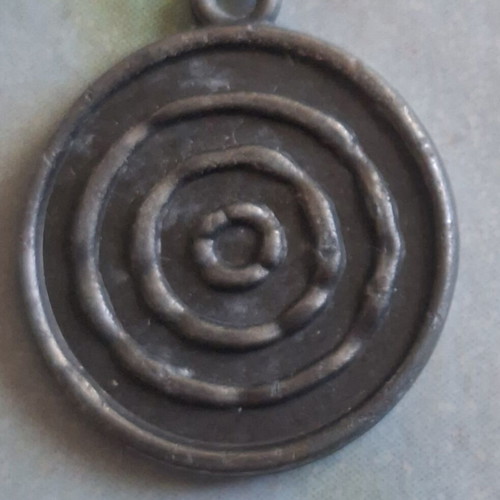 Metal pendant like new