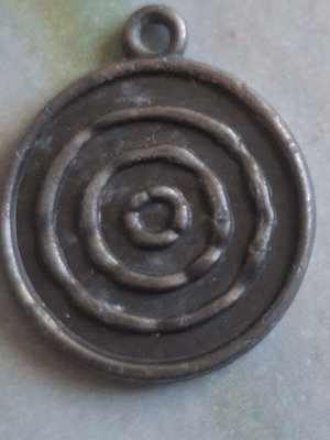 Metal pendant like new