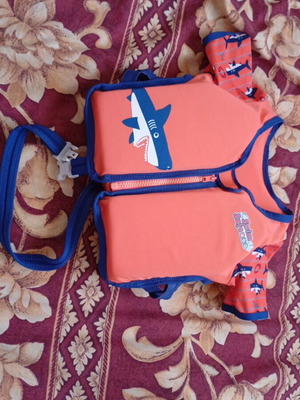 Shark Swimming Vest like new for 18-30 kg with sun protection sleeves