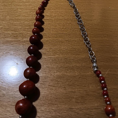 Wooden necklace new, red and brown, short with uneven beads