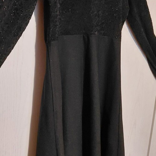 Black shiny dress like new with small turtleneck and long sleeve