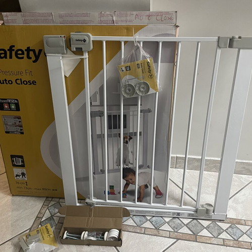 Safety First Auto Close Security Gate New