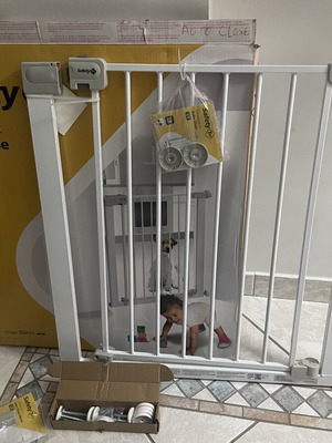 Safety First Auto Close Security Gate New