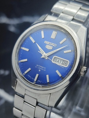 Seiko 5 Automatic wristwatch with electric blue dial, vintage 6319-8000