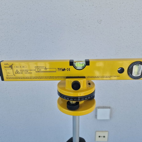 Powerfix PLW 670 Laser Level with Adjustable Aluminum Tripod like new