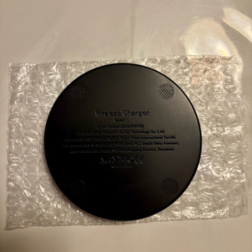 Wireless charger in black color like new